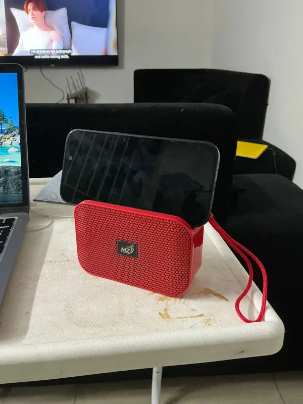 Mz_Red_Portable_Bluetooth_Speaker_With_Mobile_Holder