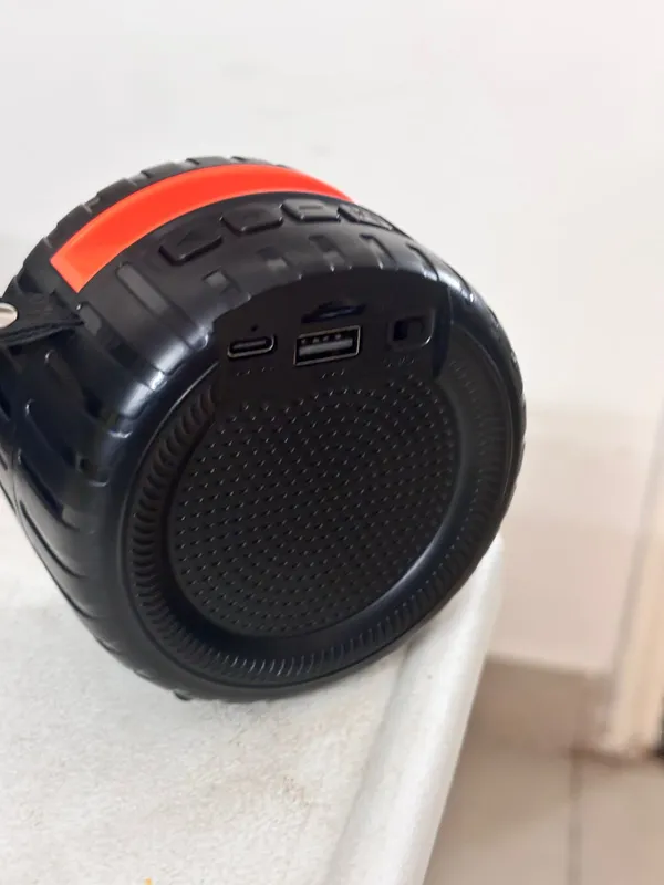 Tyre_Design_Portable_Wireless_Bluetooth_Speaker