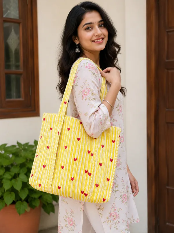 Yellow_Heart_Print_Cotton_Tote_Bags_quilted_Pattern_For_women_18x18