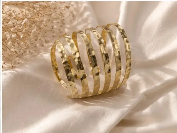 Gold_Metal_Open_Cage_Bracelet_For_Women