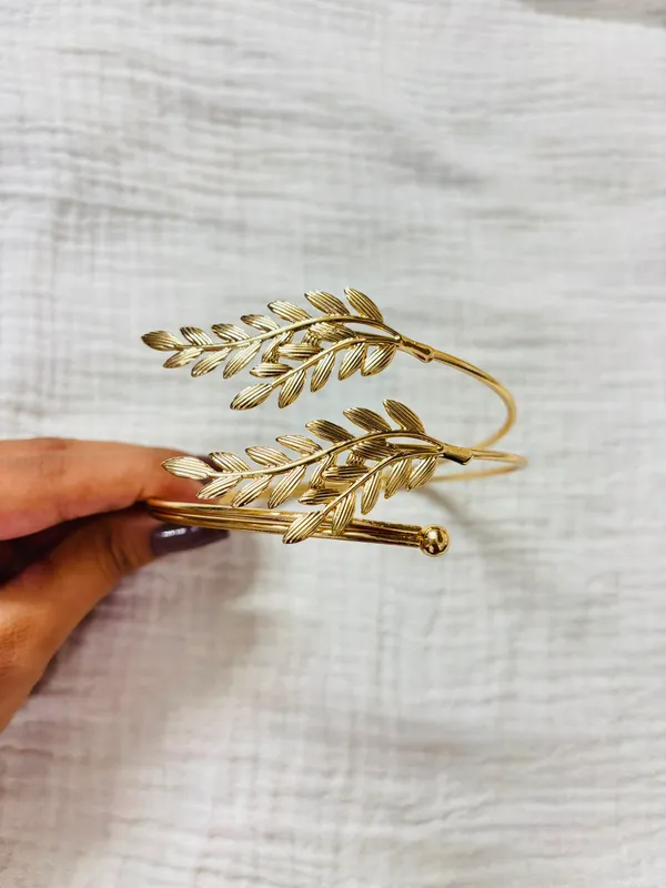 Gold_Metal_Leaf_Design_Adjustable_Cuff_Armlets_For_Women