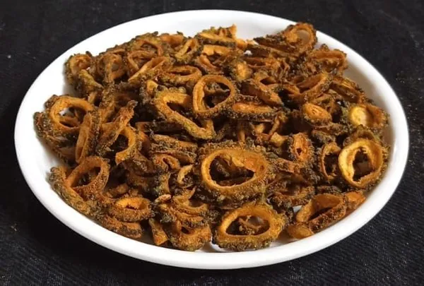 Healthy_Bites_-_Bitter_Gourd_Chips_Vacuum_Fried_Gluten_Free_Vegan_Friendly_Snack_Trans_Free_No_Artificial_Flavour_Plant_Based_Snacks_Vegetable_Chips_Pack_Of_3_X_45G_-_135_gms