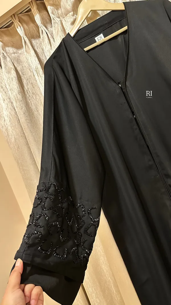 Black_Nida_Fabric_V_Neck_Bead_Embroidered_Abaya_For_Women