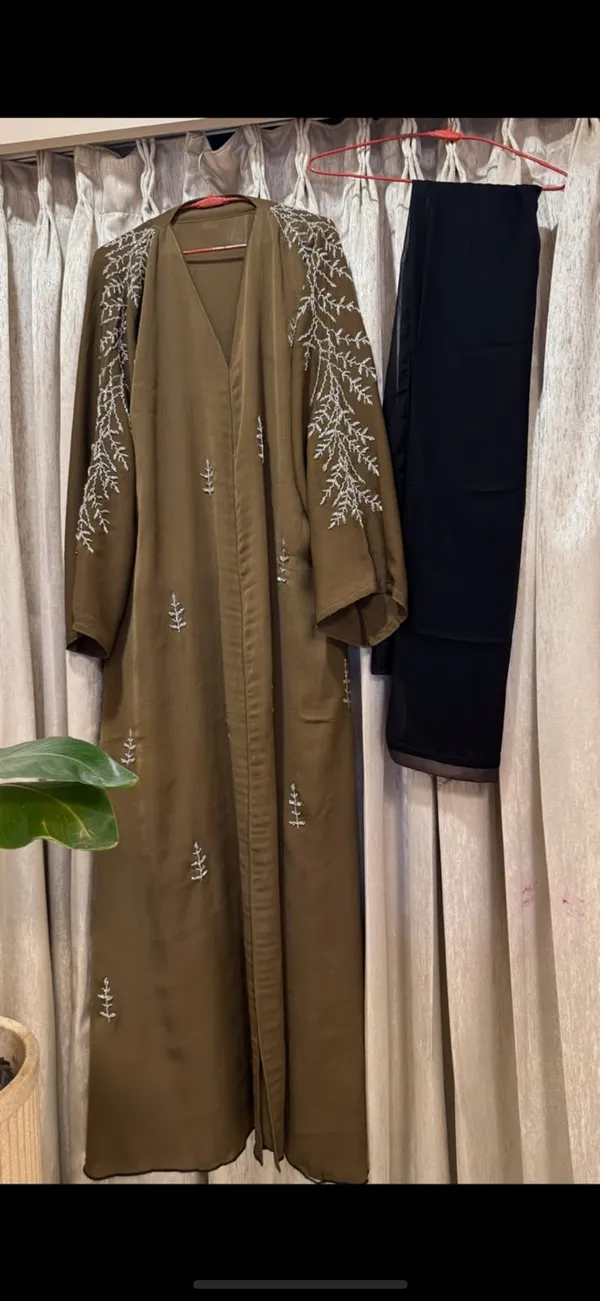 Heavy_Goldern_Work_On_Full_Sleeve_And_Work_On_Front_Beautifull_Goldern_With_Hijab