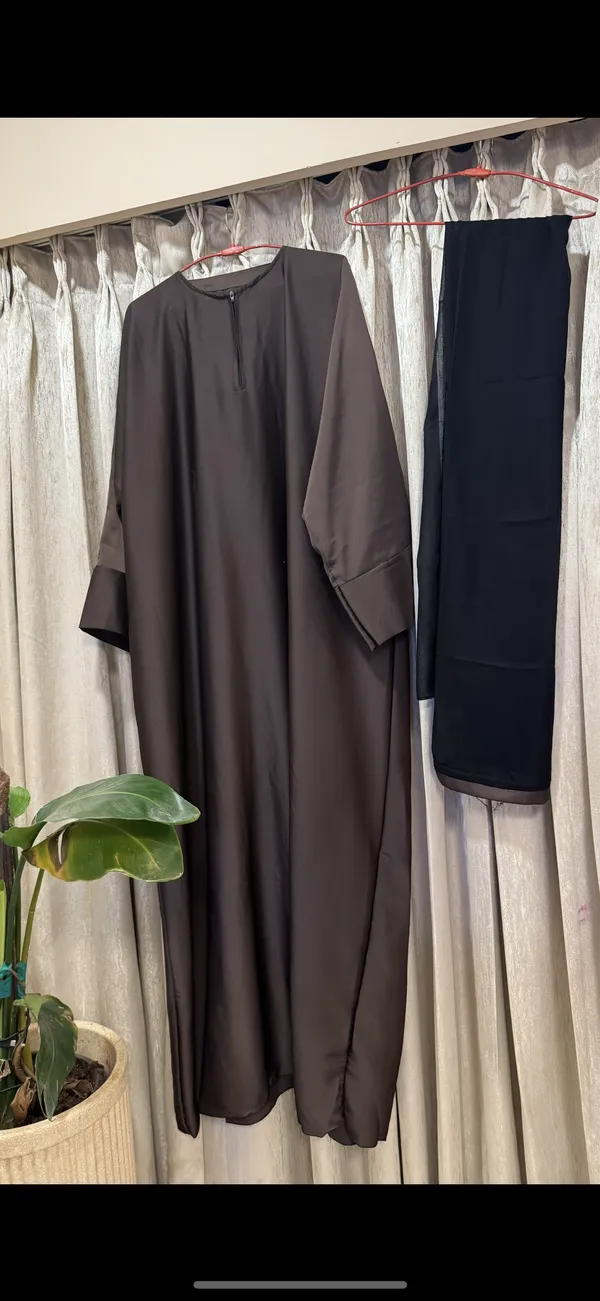 Brown_Tiktok_Fabric_Relaxed_Fit_Zipper_Neck_Flared_Sleeve_Abaya_For_Women