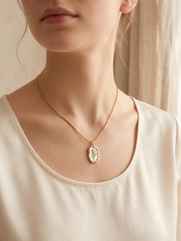 Gold_Plated_Rose_Engraved_Oval_Pendant_Necklace_For_Women