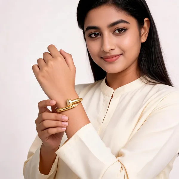 Cartier_Juste_Un_Clou_Gold_Nail_Bracelet