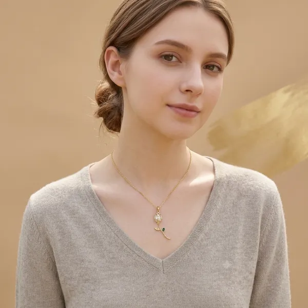 Gold_Rose_Flower_Pendant_Necklace_For_Women