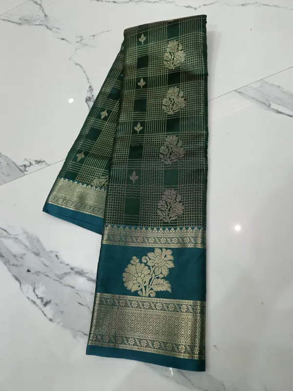 Kanjivaram_Brocade_Bottal_Green_Checked_Silk_Zari_Woven_Banarasi_Saree_For_Women