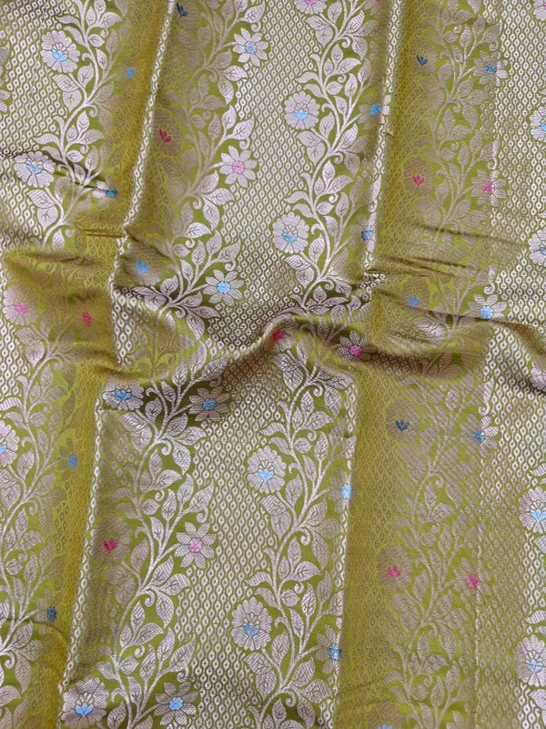 Kanjivaram_Meenakari_Zari_Woven_Floral_Banarasi_Silk_Saree_For_Women