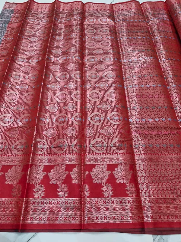 Kanjivaram_Meenakari_Green_Silk_Zari_Floral_Woven_Banarasi_Saree_For_Women