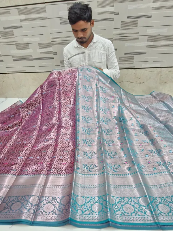Purple_Banarasi_Silk_Woven_Floral_Saree_For_Women