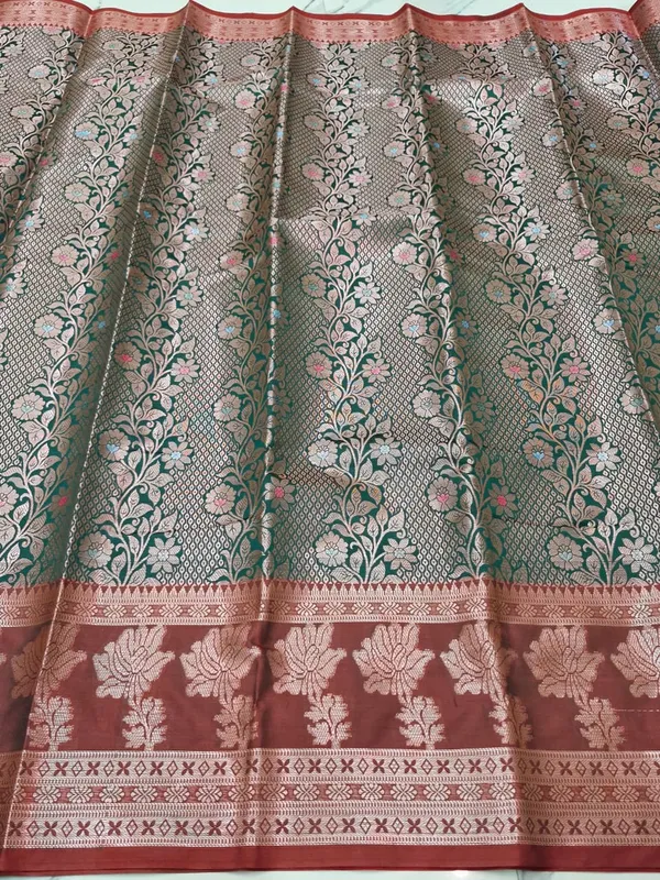 Kanjivaram_Meenakari_Bottal_Green_Zari_Woven_Floral_Banarasi_Silk_Saree_For_Women