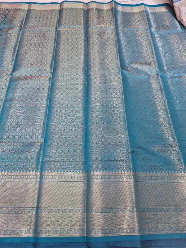 Navy_Blue_Silk_Zari_Woven_Kanjivaram_Saree_For_Women