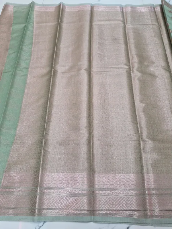 Light_Weight_Fancy_Silk_Cutting_Booti_With_Self_Border_And_Rich_Contrast_Pallu_Silk_Zari_Woven_Banarasi_Saree_For_Women