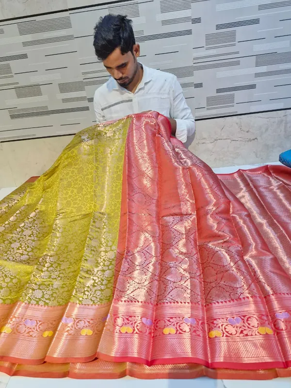 Green_And_Pink_Karishma_Silk_Woven_Traditional_Saree_For_Women
