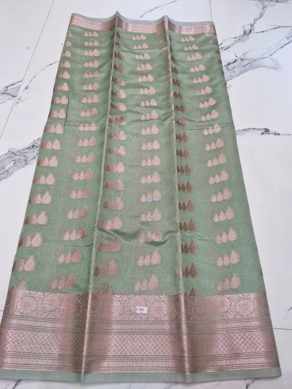 Light_Weight_Fancy_Silk_Cutting_Booti_With_Self_Border_And_Rich_Contrast_Pallu_Silk_Zari_Woven_Banarasi_Saree_For_Women