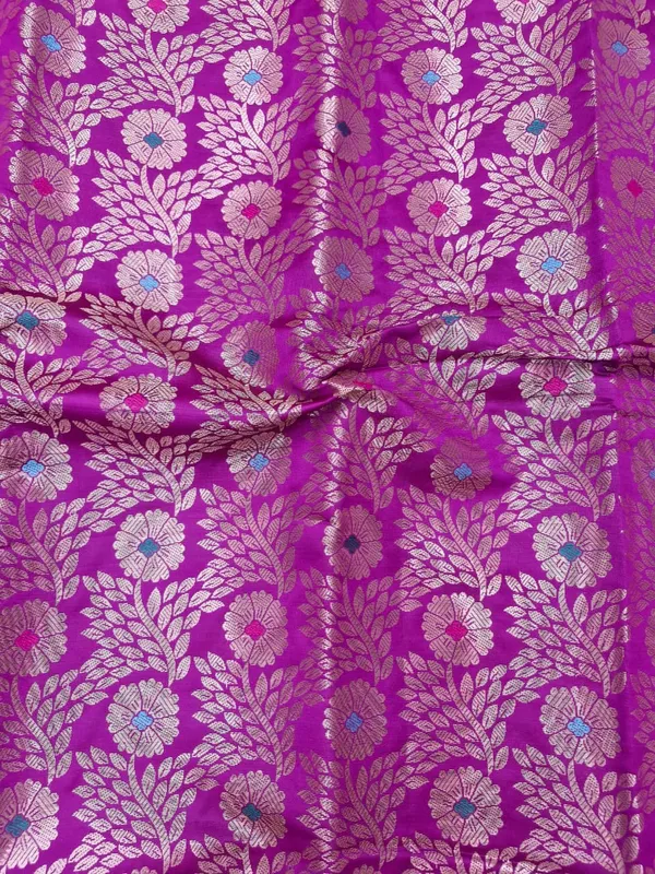 Kanjivaram_Meenakari_Magenta_Handwoven_Silk_Zari_Woven_Banarasi_Saree_With_Contrast_Red_Pallu,_Blouse_With_Contrast_Red_Border