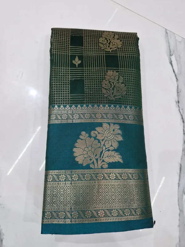 Kanjivaram_Brocade_Bottal_Green_Checked_Silk_Zari_Woven_Banarasi_Saree_For_Women
