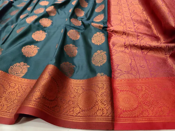Bottal_Green_Soft_Silk_Zari_Woven_Kanjivaram_Style_Saree_For_Women