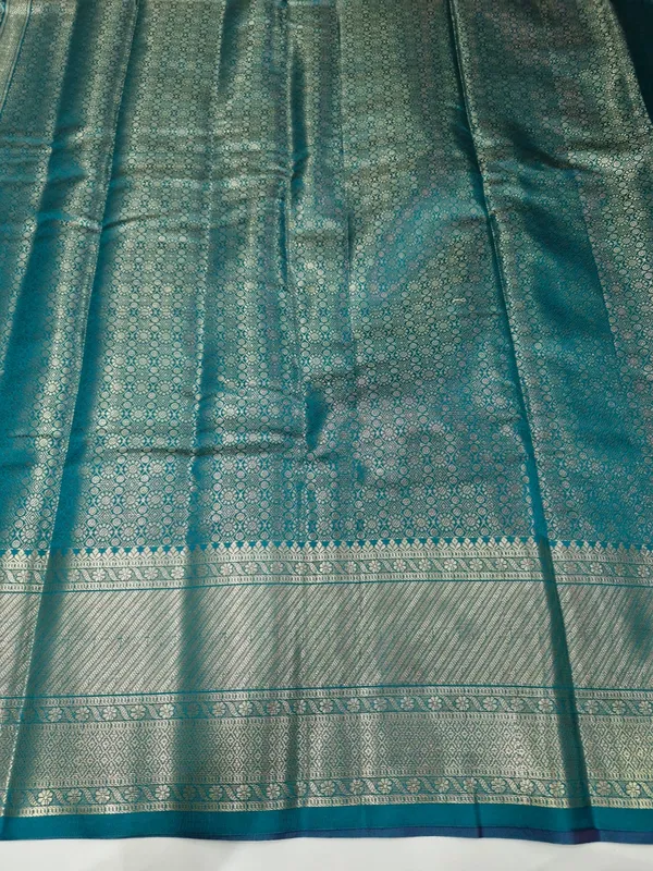 Brocade_Cheks_Magenta_Silk_Zari_Woven_Floral_Border_Kanjivaram_Saree_For_Women