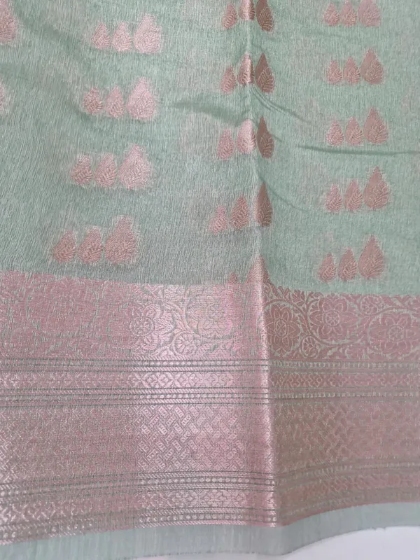 Light_Weight_Fancy_Silk_Cutting_Booti_With_Self_Border_And_Rich_Contrast_Pallu_Silk_Zari_Woven_Banarasi_Saree_For_Women