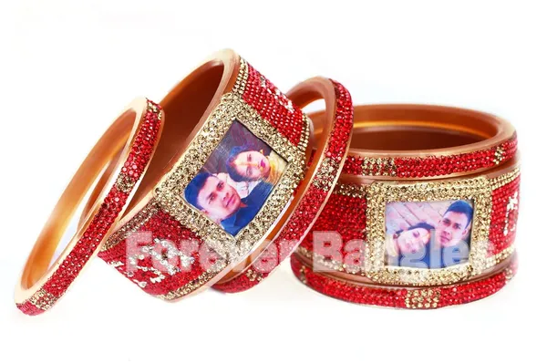 Womens_Name_And_Photo_Kangan_Set
