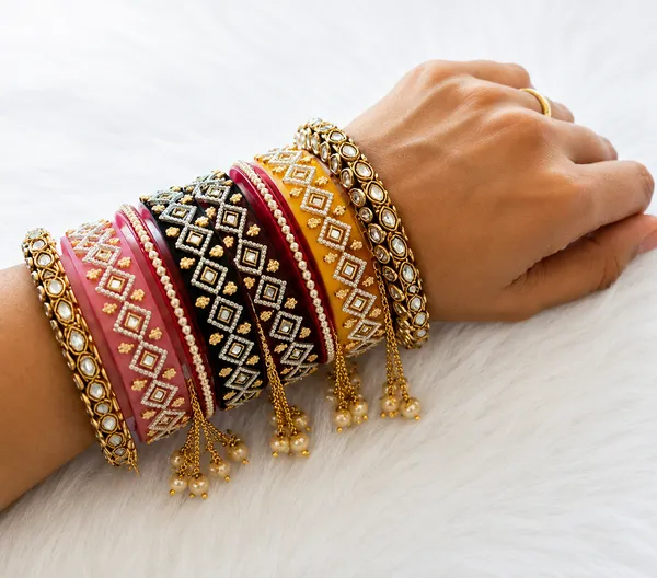 Multicolour_Ethnic_Bridal_Chooda_SET_with_8_lathkan