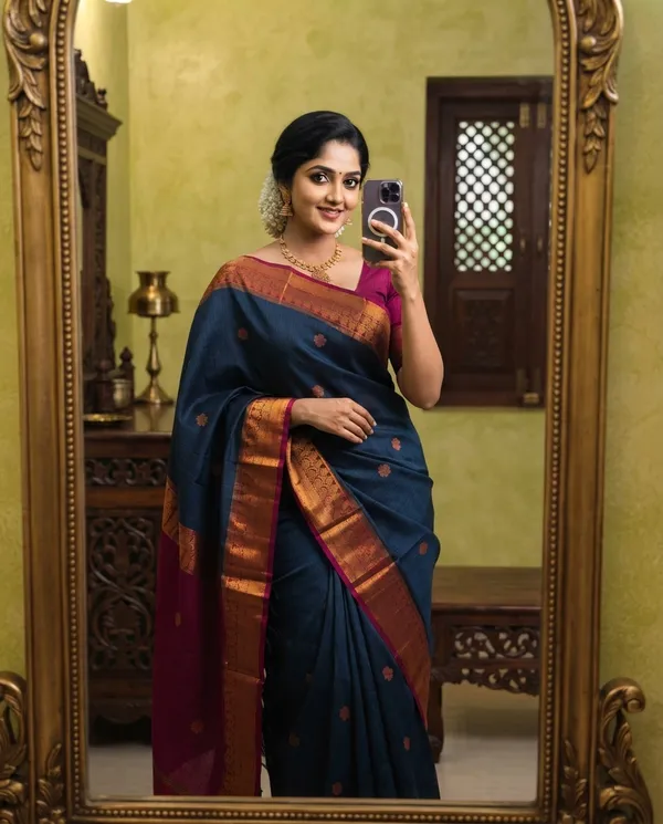 Royal_Blue_Cotton_Maheshwari_Copper_Zari_Border_Saree_For_Women