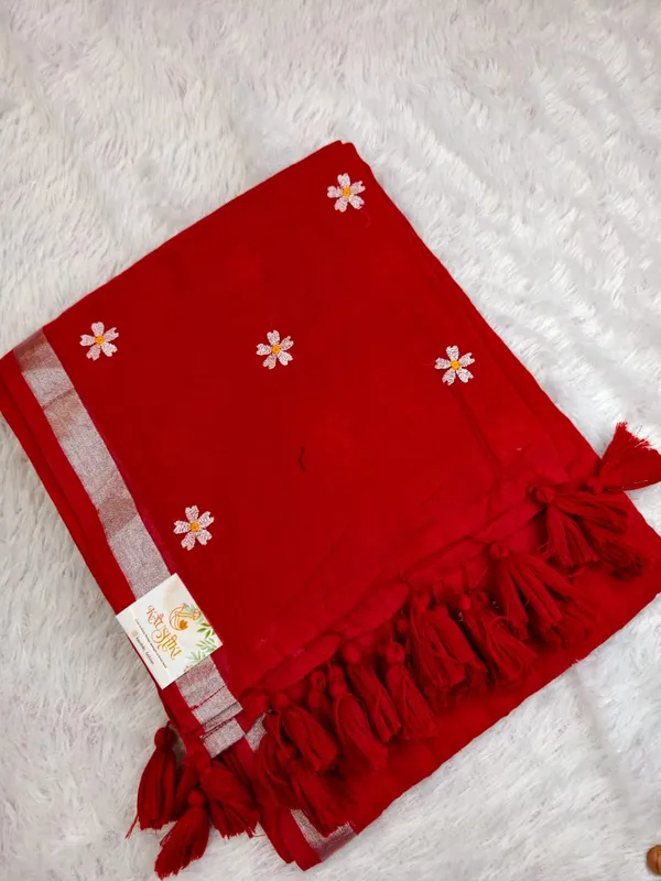 Red_Orange_Mul_Cotton_Shiuli_Floral_Embroidery_Saree_For_Women
