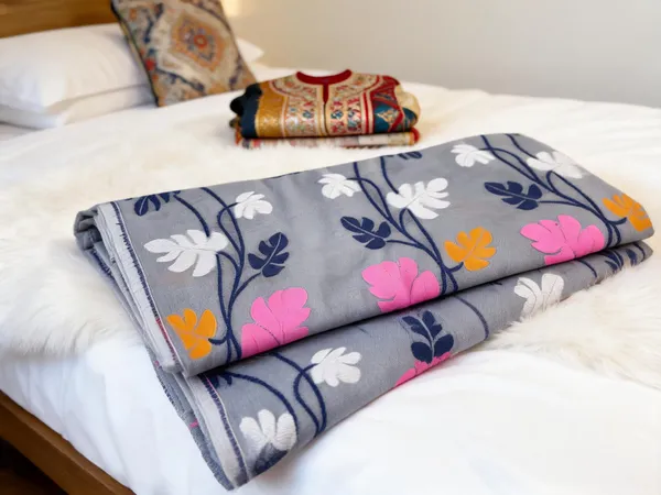 Gray_Handloom_Soft_Cotton_Floral_Saree_For_Women