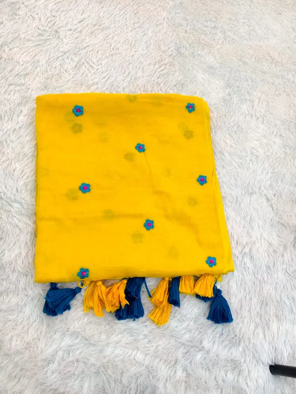 Yellow_Mul_Cotton_Floral_Embroidered_Saree_For_Women
