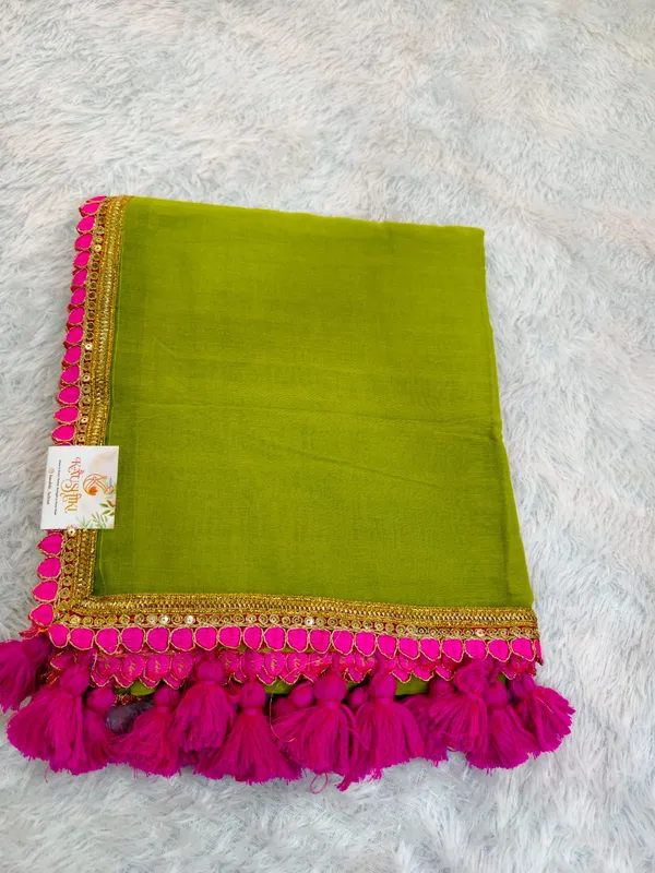 Olive_Green_Mul_Cotton_Sequin_Lace_Border_Saree_For_Women