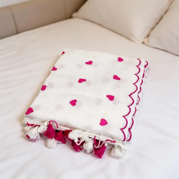 White_Mul_Cotton_Heart_Embroidery_Saree_For_Women