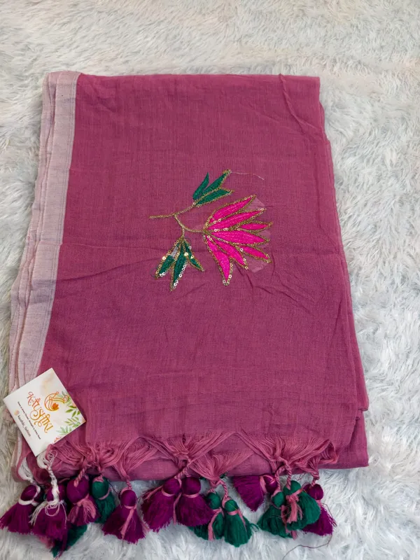 Wine_Magenta_Mul_Cotton_Lotus_Embroidery_Saree_For_Women