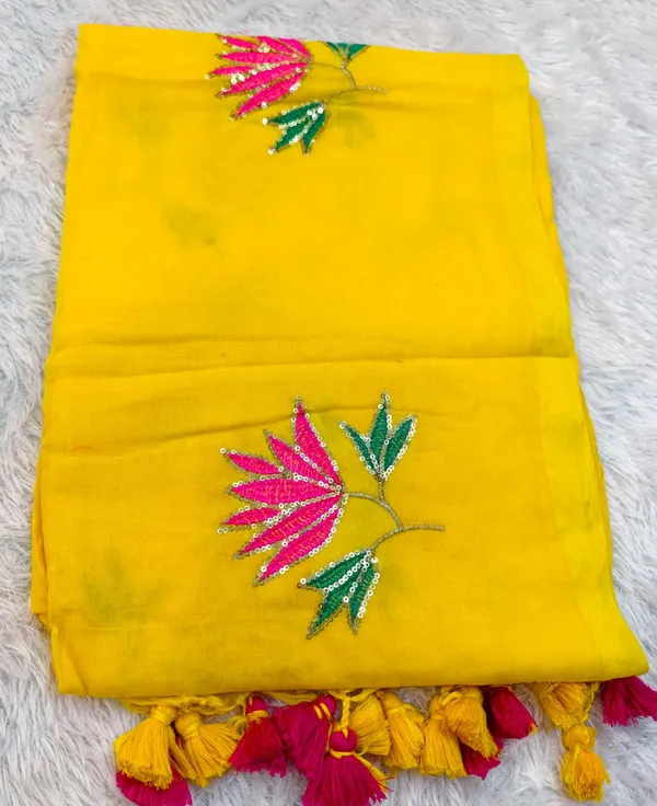 Yellow_Mul_Cotton_Lotus_Embroidery_Saree_For_Women
