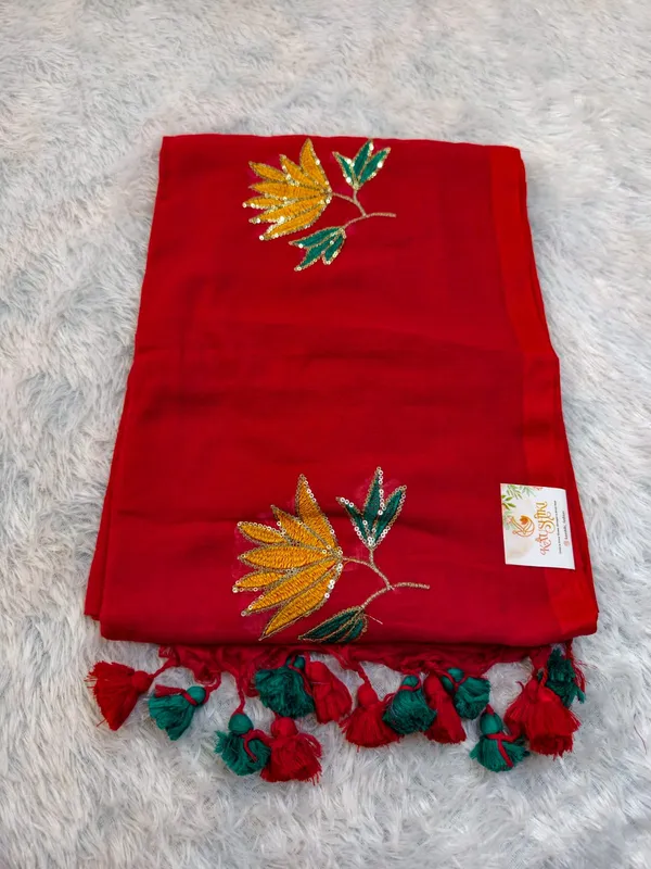 Red_Pure_Mul_Cotton_Lotus_Embroidery_Saree_For_Women