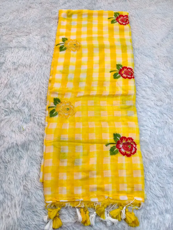 Yellow_Pure_Mul_Cotton_Check_Embroidery_Saree_For_Women