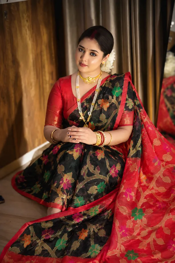 pure_muslin_silk_jamdani_black_and_red