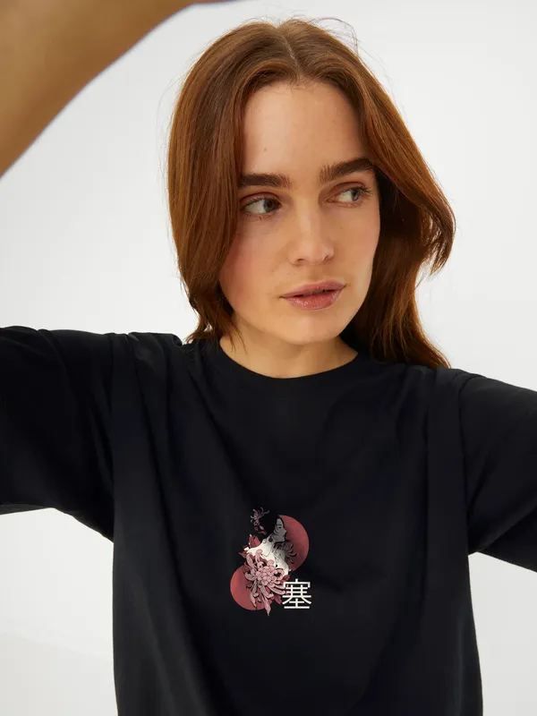 Blood_Moon_Anime_Women_Oversized_T-Shirt