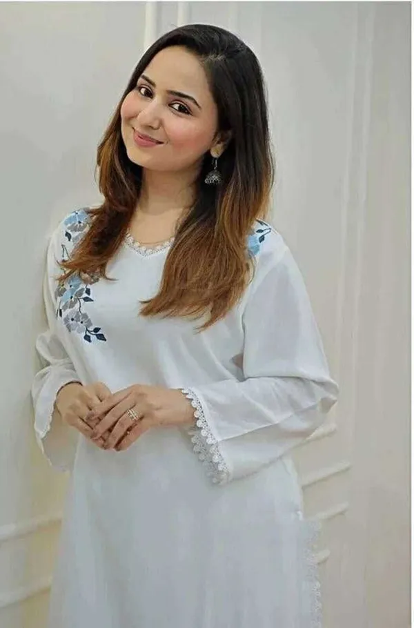 Oxn_Women_Embroidered_Straight_Kurta_Set_(White)