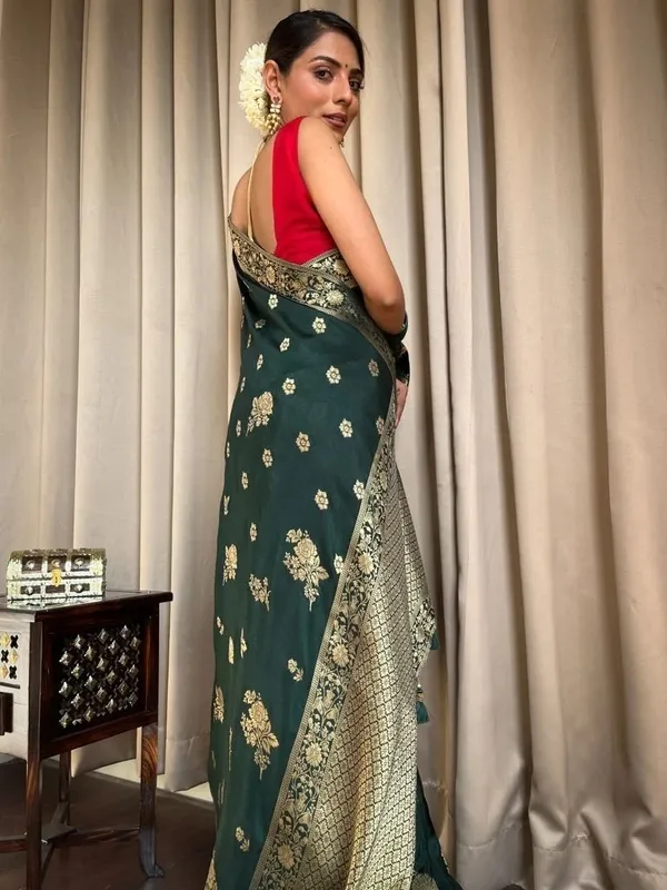 Oxin_Woven_Banarasi_Jacquard_Saree_(Green)