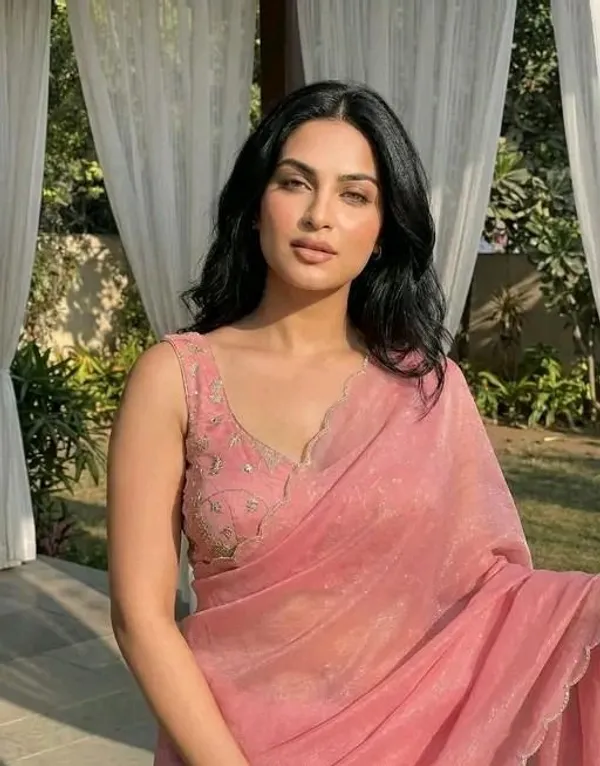 Oxin_Embroidered_Banarasi_Jacquard_Saree_(Pink)
