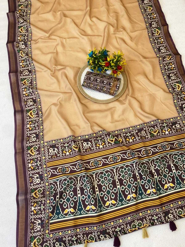 Oxin_Woven,_Geometric_Print_Patola_Art_Silk_Saree_(Beige)