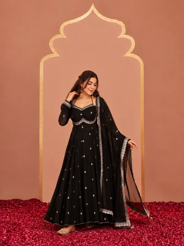 Midnight_Elegance_–_Embroidered_Black_Anarkali_Suit_Set