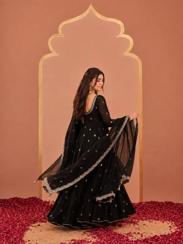 Midnight_Elegance_–_Embroidered_Black_Anarkali_Suit_Set