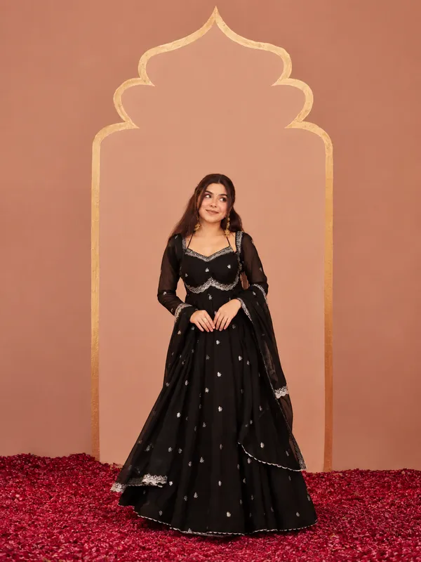 Midnight_Elegance_–_Embroidered_Black_Anarkali_Suit_Set
