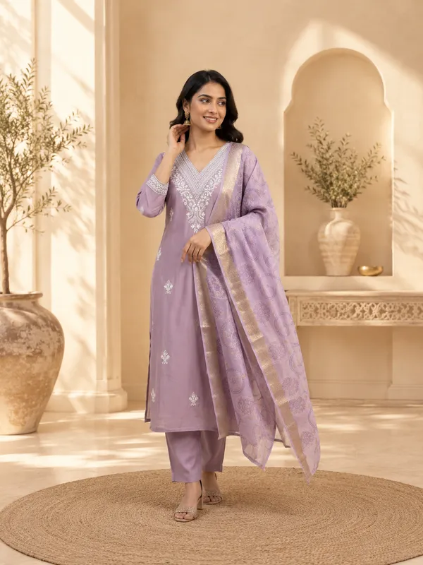 Lavender_Vatican_Silk_Embroidered_Kurta_Set_With_Dupatta_For_Women