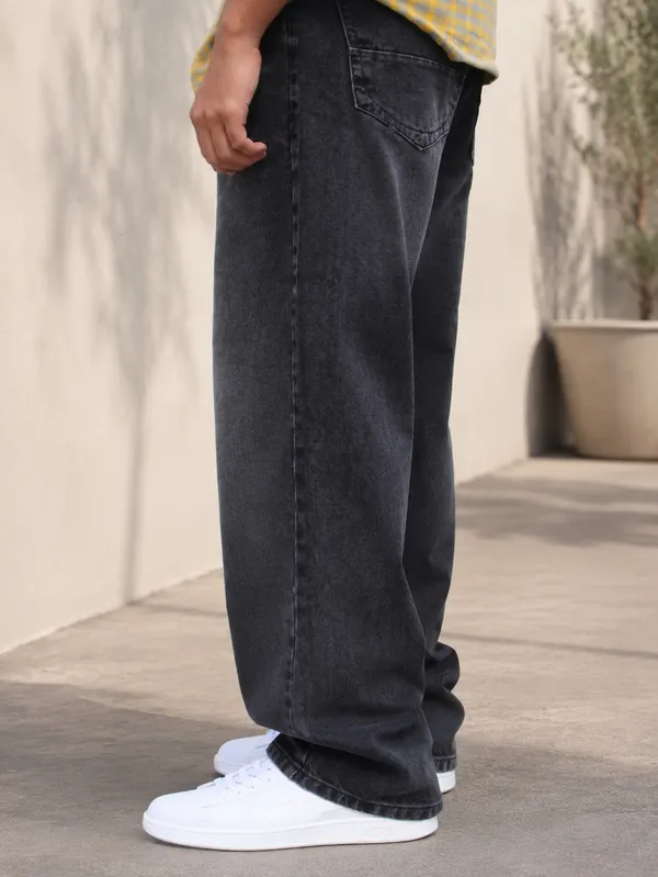 Charcoal_Grey_Cotton_Relaxed_Fit_Jeans_For_Men
