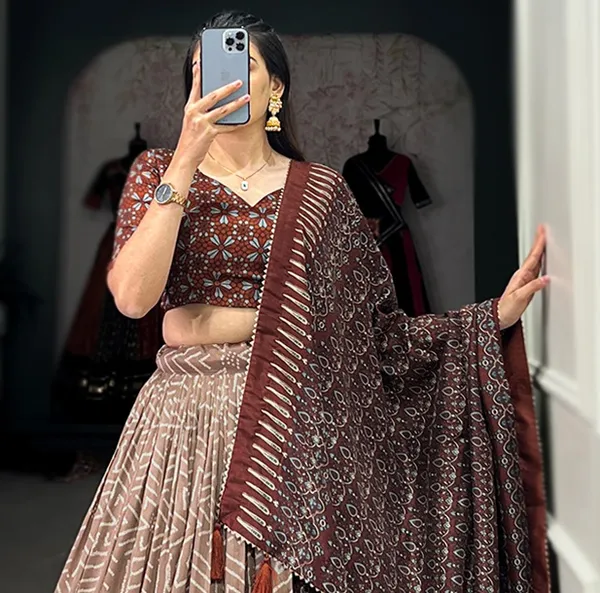 Maroon_Patola_Print_With_Foil_Work_Dola_Silk_Lehenga_Choli_For_Women